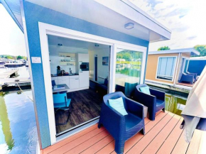 ''Statia'' Cozy & Romantic Houseboat in Maastricht
